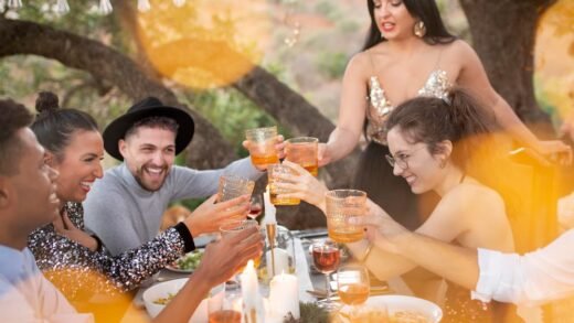 Bons amigos comemorando o ano novo que esta chegando